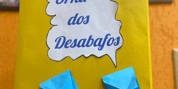 Salada e fruta no lanchinho