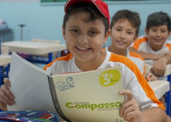 aluno piaget na aula socioemocional