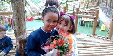 PRIMAVERA COMBINA COM AMIZADE