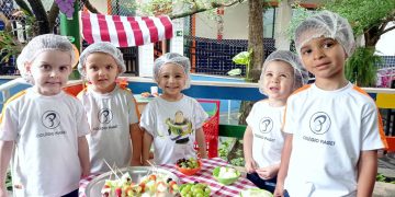 ESPETINHO DE FRUTAS
