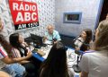 “Pod Alunos Piaget” visita emissora de rádio