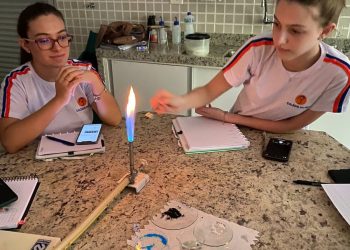 Por que os fogos de artifício emitem cores?