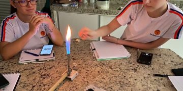 Por que os fogos de artifício emitem cores?