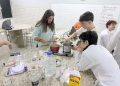 Alunos do 2º Médio produzem plástico biodegradável