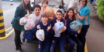 Piaget abraça o “Projeto Tampinhas que Curam”