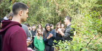 Aula de Botânica no “bosque” da nossa escola