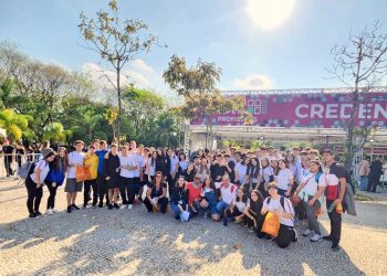 Alunos do Médio visitam Feira de Profissões da USP