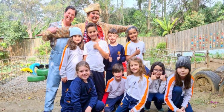 “Mãos na terra”: convite a uma vida saudável